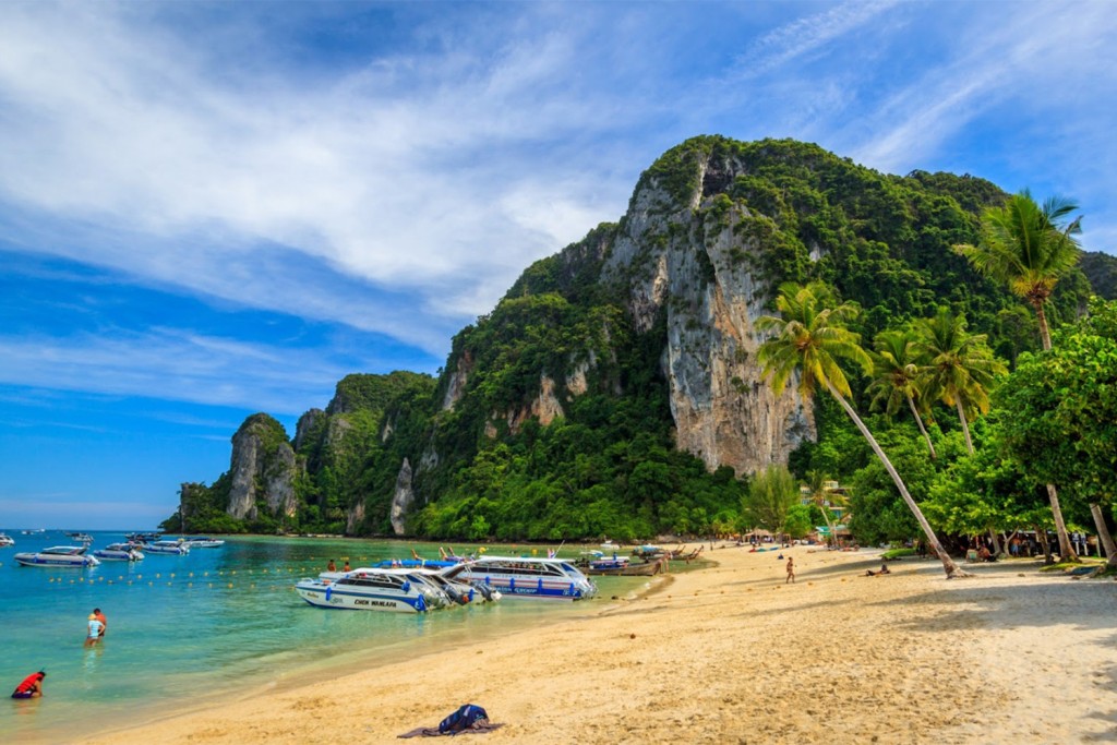 4.เกาะพีพี - Phuket Best Trip Travel รถตู้นำเที่ยวภูเก็ต แบบ VIP 10 และ 12 ที่นั่ง