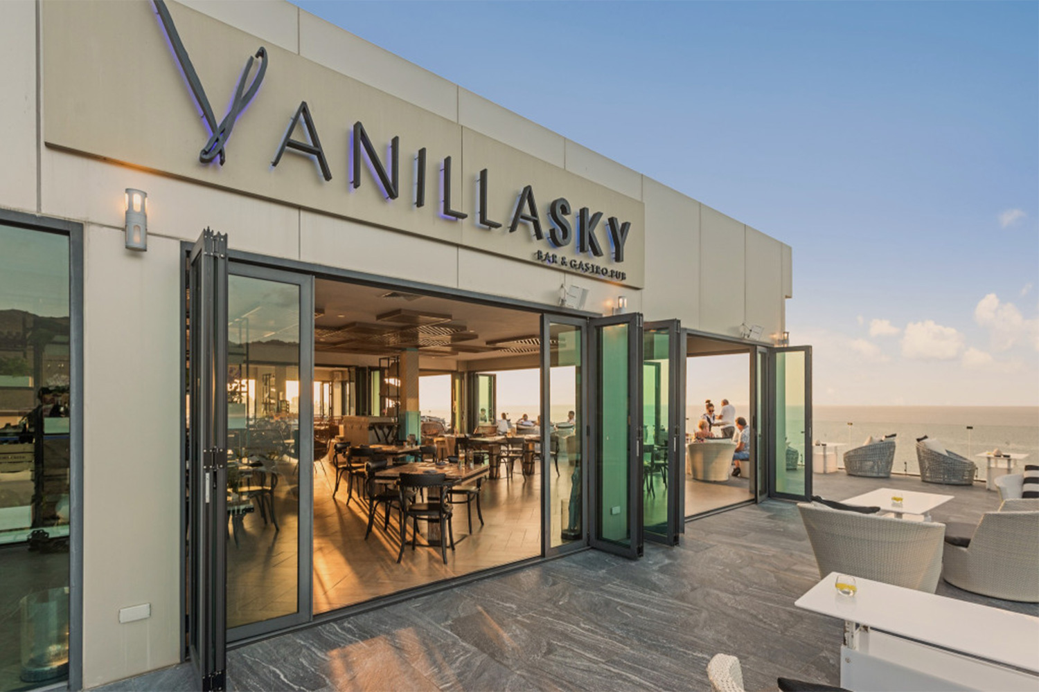 Vanilla Sky Bar & Gastro Pub - Phuket Best Trip Travel รถตู้นำเที่ยวภูเก็ต แบบ VIP 10 และ 12 ที่นั่ง
