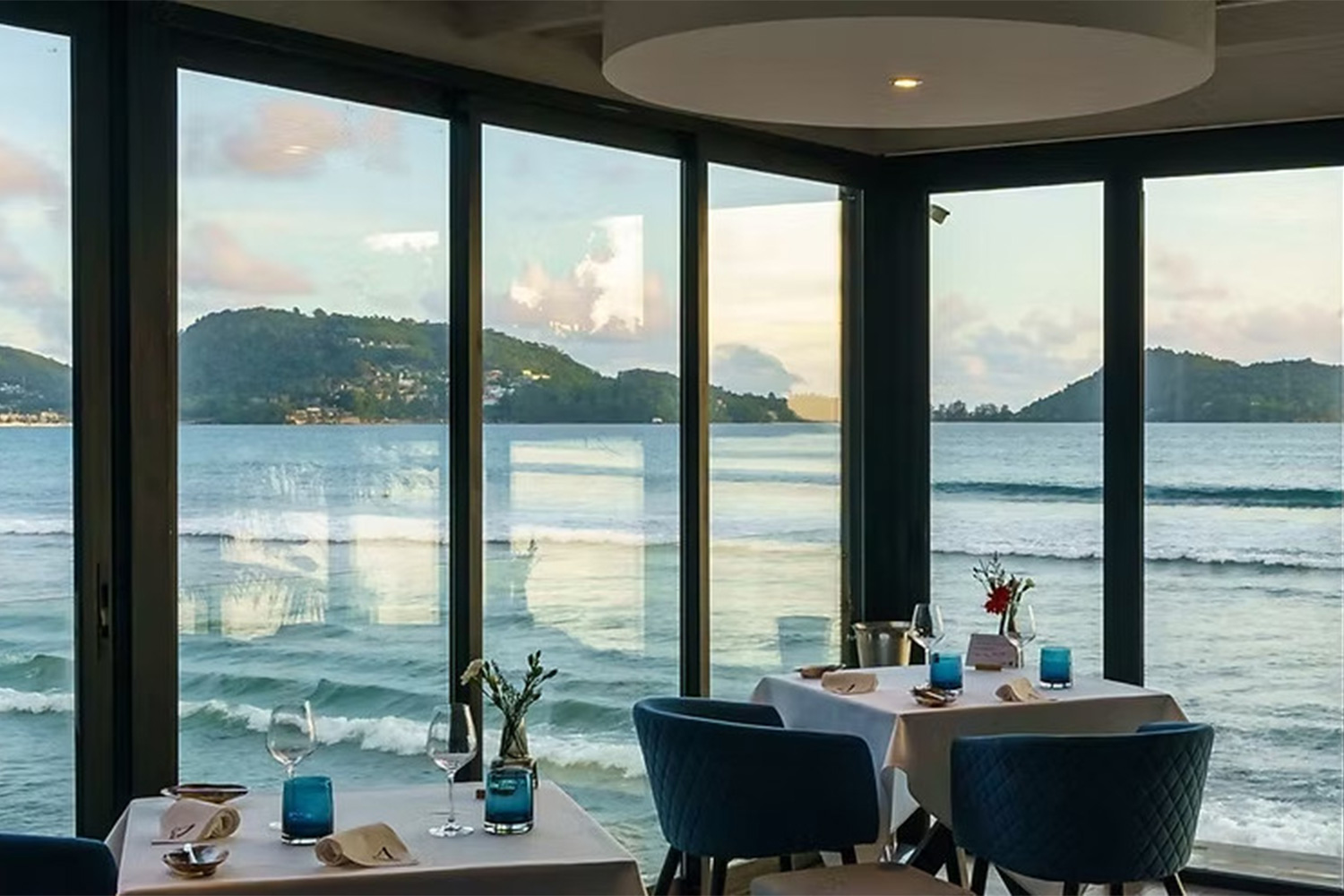 L'arôme - Phuket Best Trip Travel รถตู้นำเที่ยวภูเก็ต แบบ VIP 10 และ 12 ที่นั่ง
