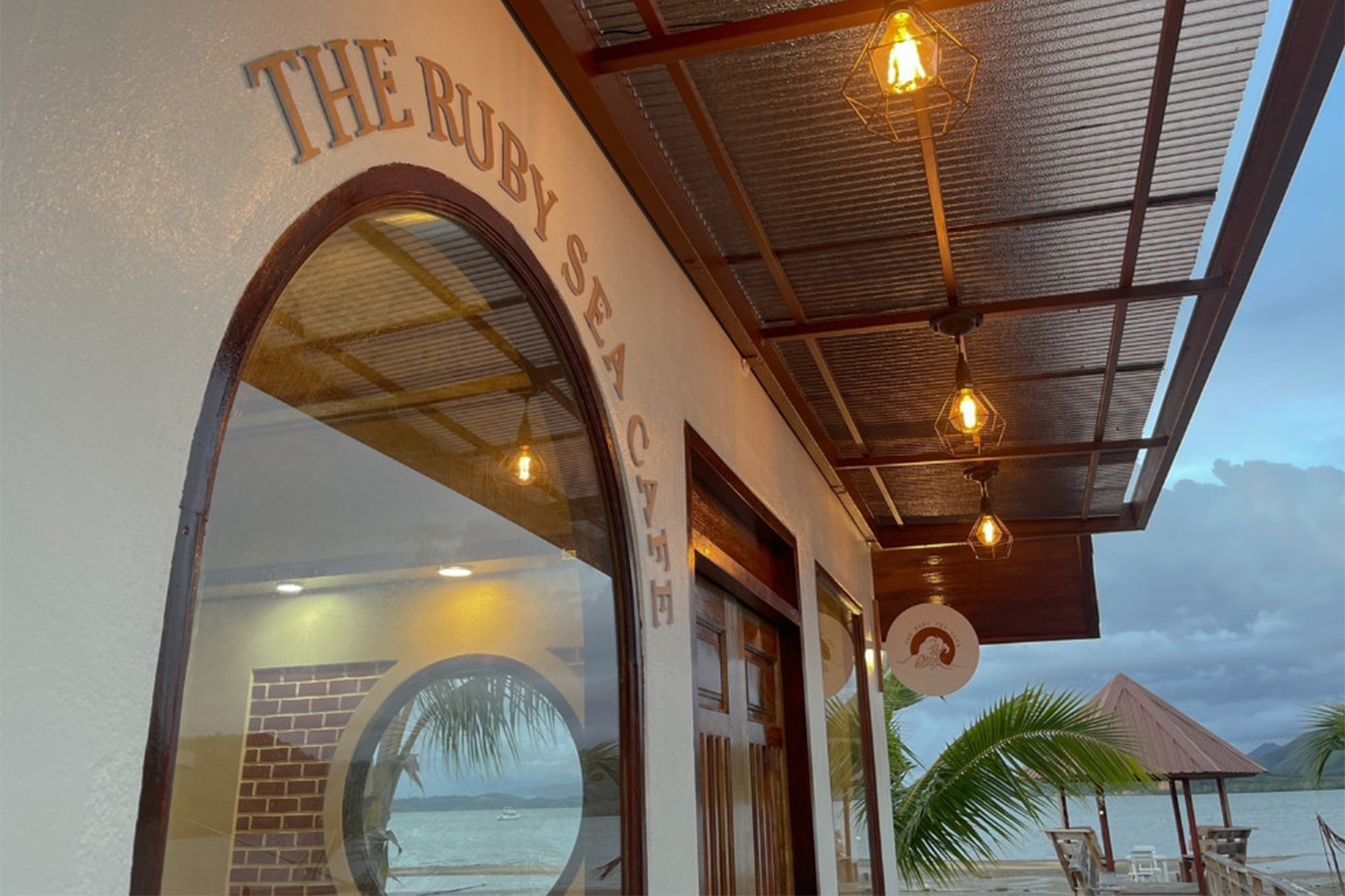 Therubysea.cafe - Phuket Best Trip Travel รถตู้นำเที่ยวภูเก็ต แบบ VIP 10 และ 12 ที่นั่ง
