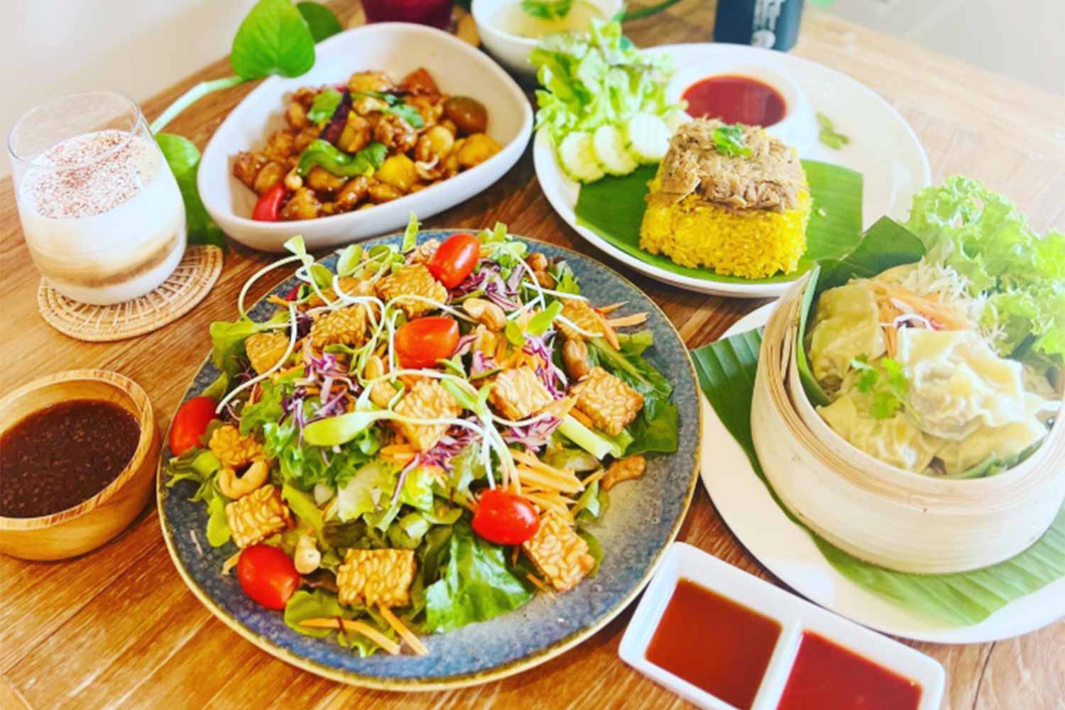 Vegan Phuket - Phuket Best Trip Travel รถตู้นำเที่ยวภูเก็ต แบบ VIP 10 และ 12 ที่นั่ง
