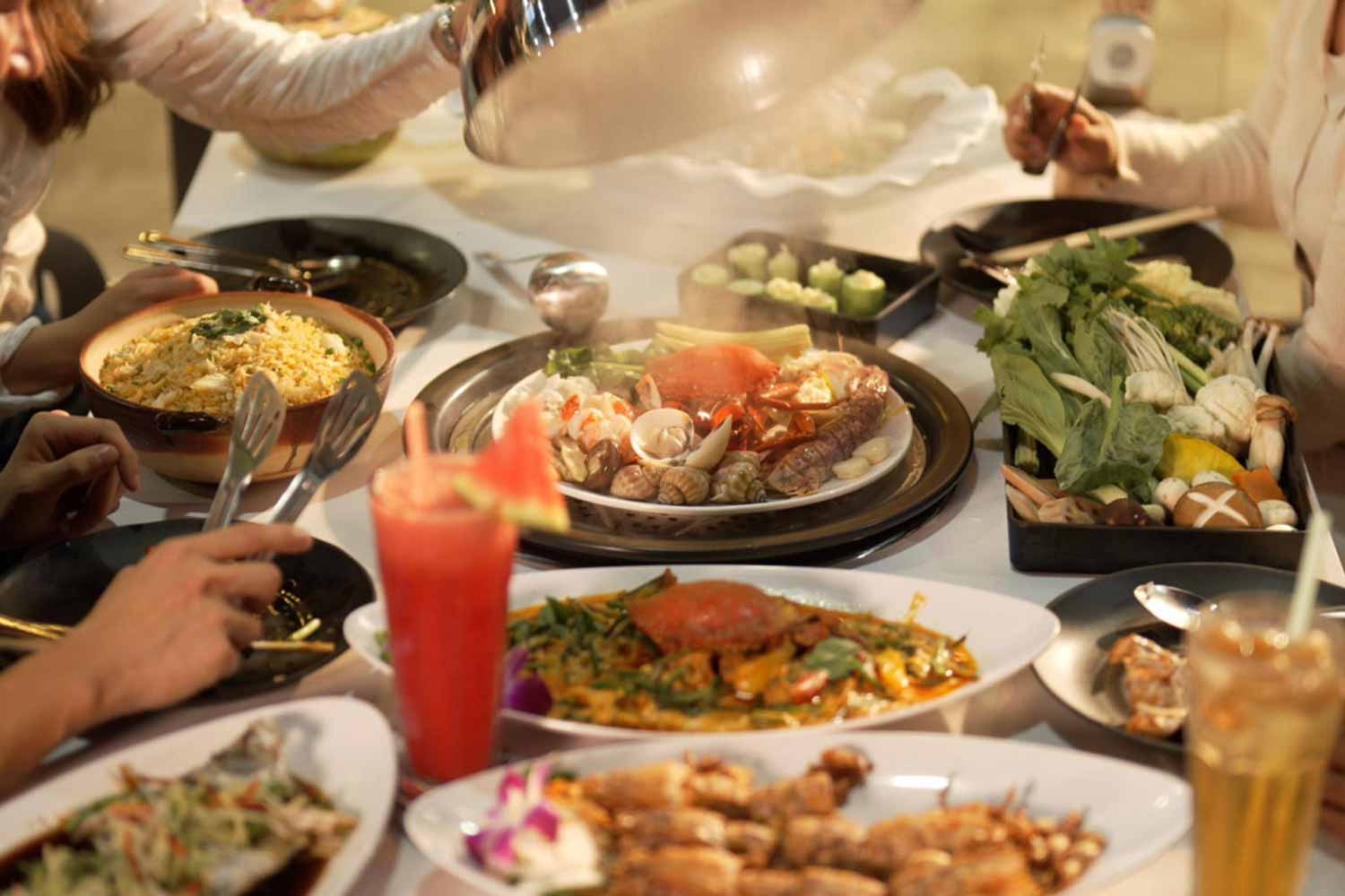MB All Seafood Restaurant - Phuket Best Trip Travel รถตู้นำเที่ยวภูเก็ต แบบ VIP 10 และ 12 ที่นั่ง
