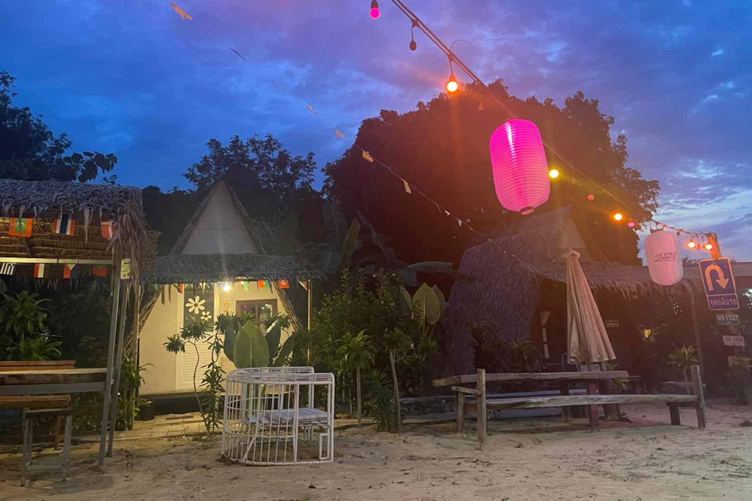 Phuket Airport Camping  - Phuket Best Trip Travel รถตู้นำเที่ยวภูเก็ต แบบ VIP 10 และ 12 ที่นั่ง
