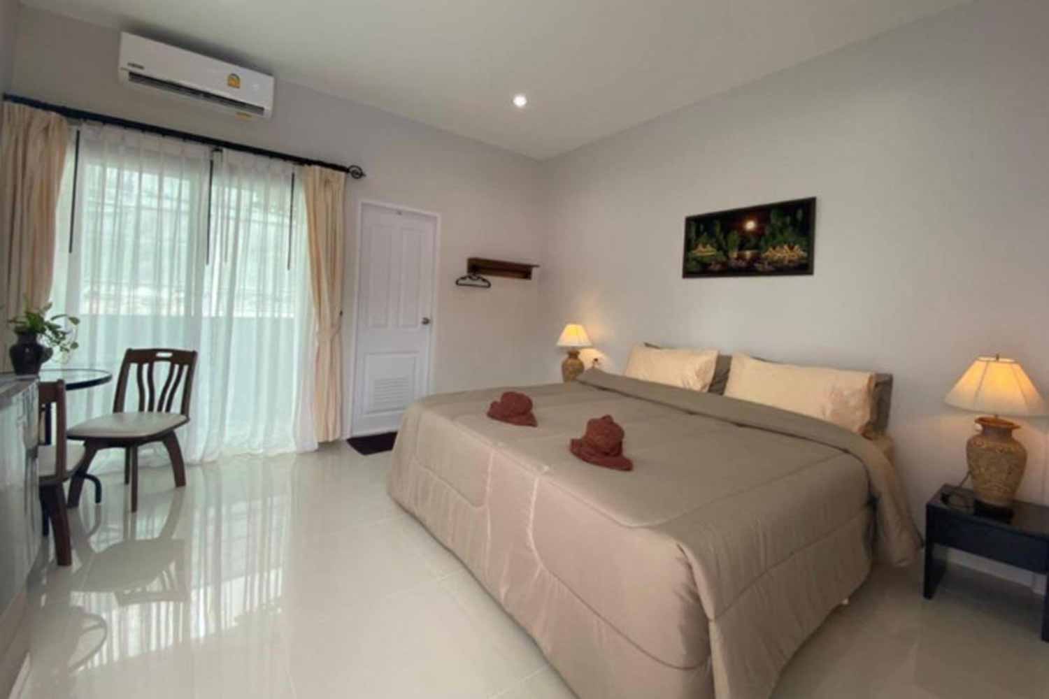 MONDEE House - Phuket Best Trip Travel รถตู้นำเที่ยวภูเก็ต แบบ VIP 10 และ 12 ที่นั่ง

